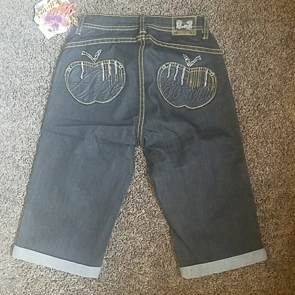 APPLE BOTTOMS CAPRI'S - Picture 3 of 8
